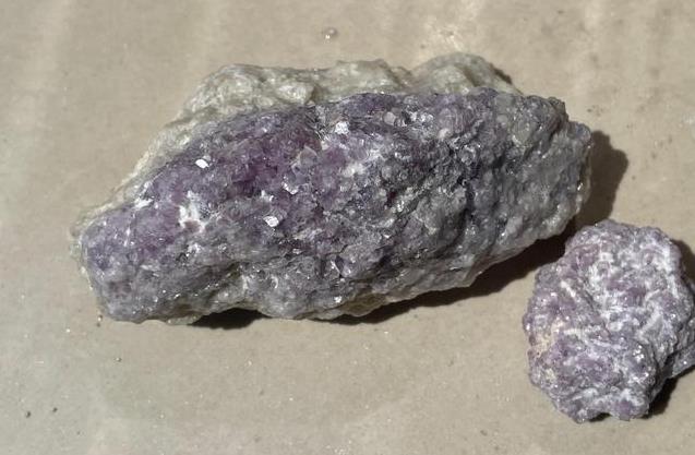 動力電池帶動鋰需求暴漲，鋰輝石破碎磨粉設(shè)備供不應(yīng)求