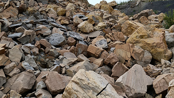 礦石尾料廢石現(xiàn)場圖