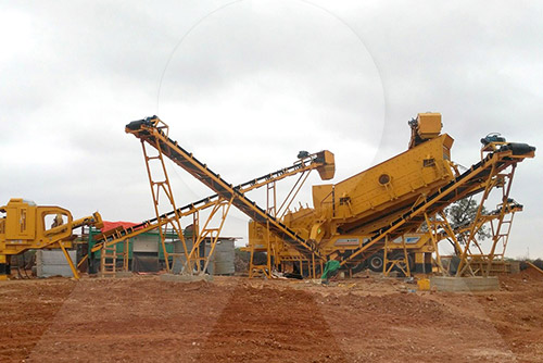 小型碎石破碎機工作現(xiàn)場