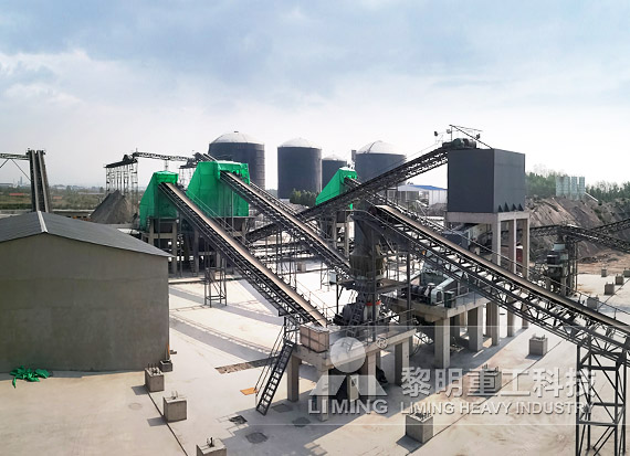 大型加工碎石現(xiàn)場