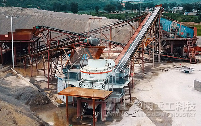 花崗巖加工機(jī)制砂現(xiàn)場(chǎng)